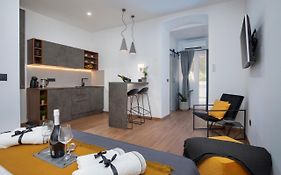 Deluxe Rooms And Apartments Korzo